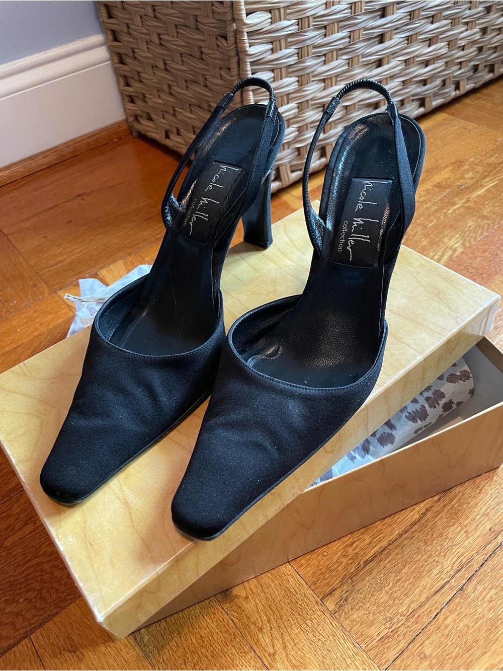 Nicole Miller Black Pointed Slingback Heels Size 7 with box